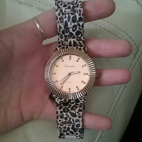 Varsales Rose Gold Wristwatch NWOT - Picture 2 of 7